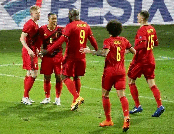 2-0!世界第一完胜欧洲杯最大热门,创造28场不败纪录