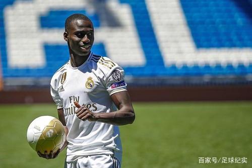  法国记者爆料超400球员被侵犯，枪手全队涉禁，罗马诺向其致敬